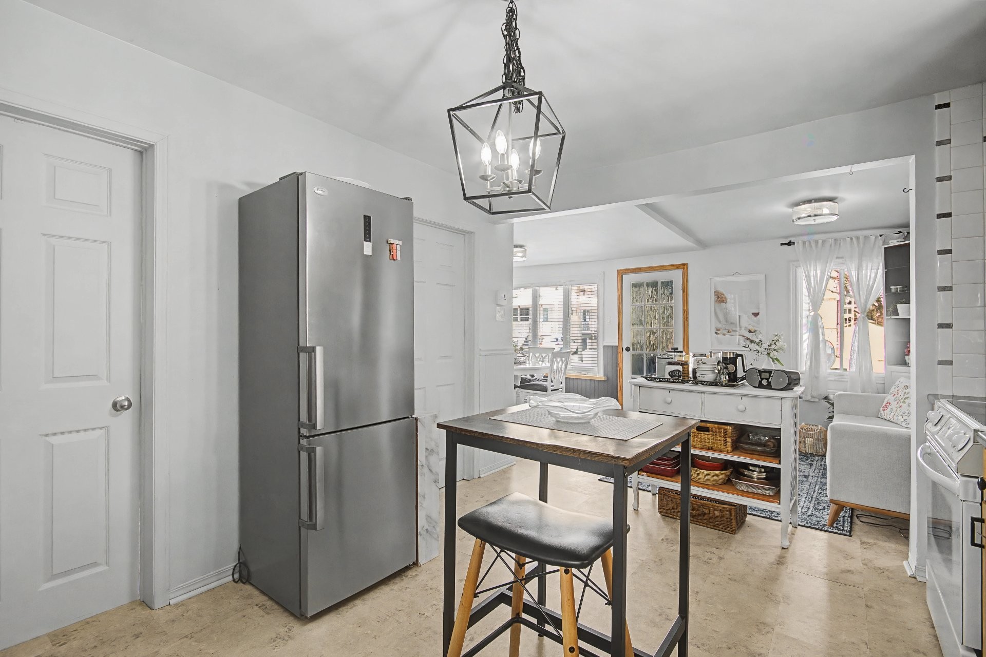 









1824


Rue Godin

,
Longueuil (Saint-Hubert),




QC
J4T1T3

