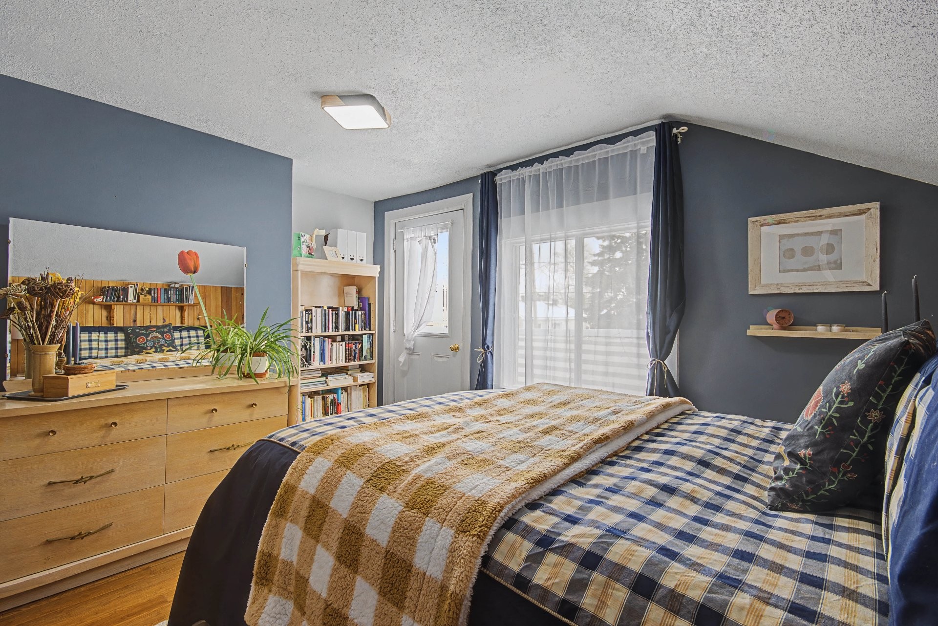 









1824


Rue Godin

,
Longueuil (Saint-Hubert),




QC
J4T1T3

