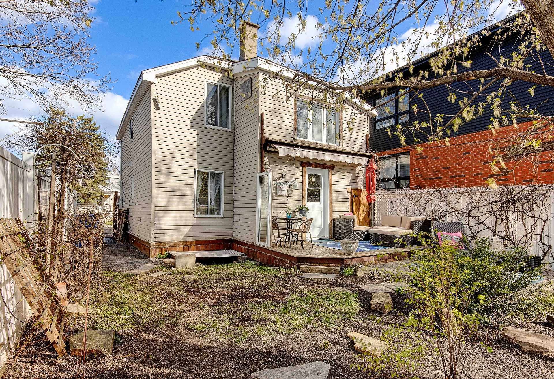 









1824


Rue Godin

,
Longueuil (Saint-Hubert),




QC
J4T1T3

