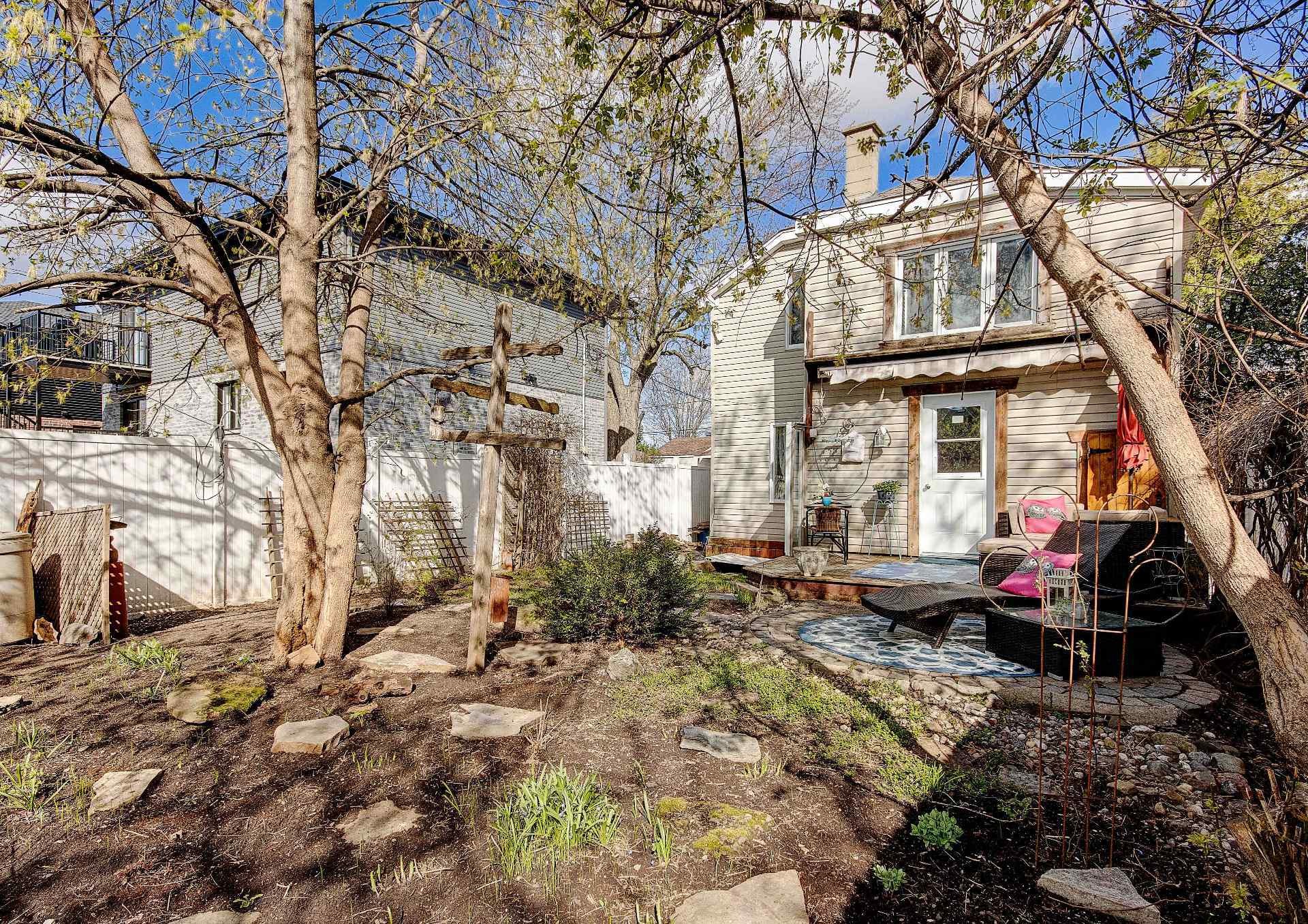 









1824


Rue Godin

,
Longueuil (Saint-Hubert),




QC
J4T1T3

