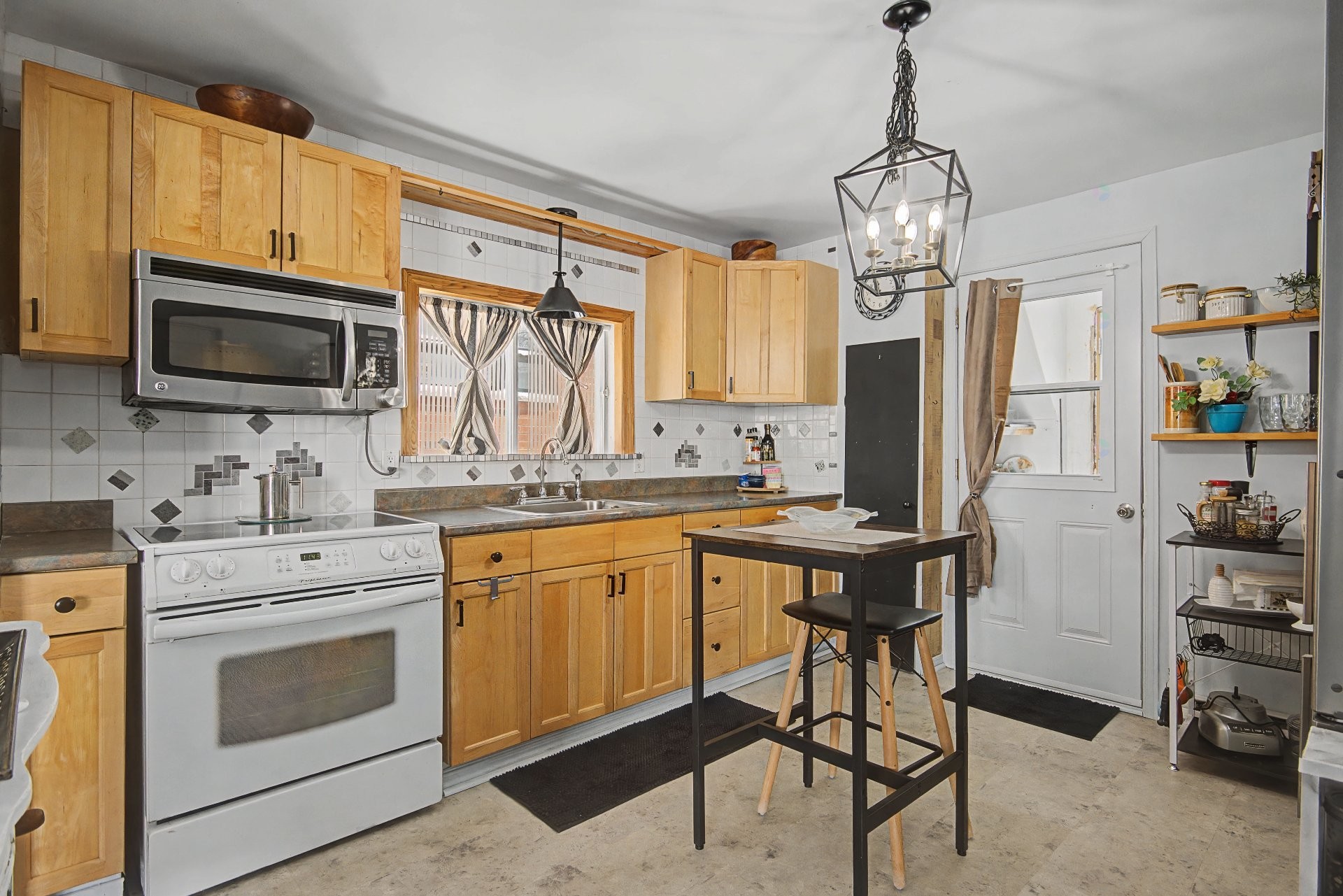 









1824


Rue Godin

,
Longueuil (Saint-Hubert),




QC
J4T1T3

