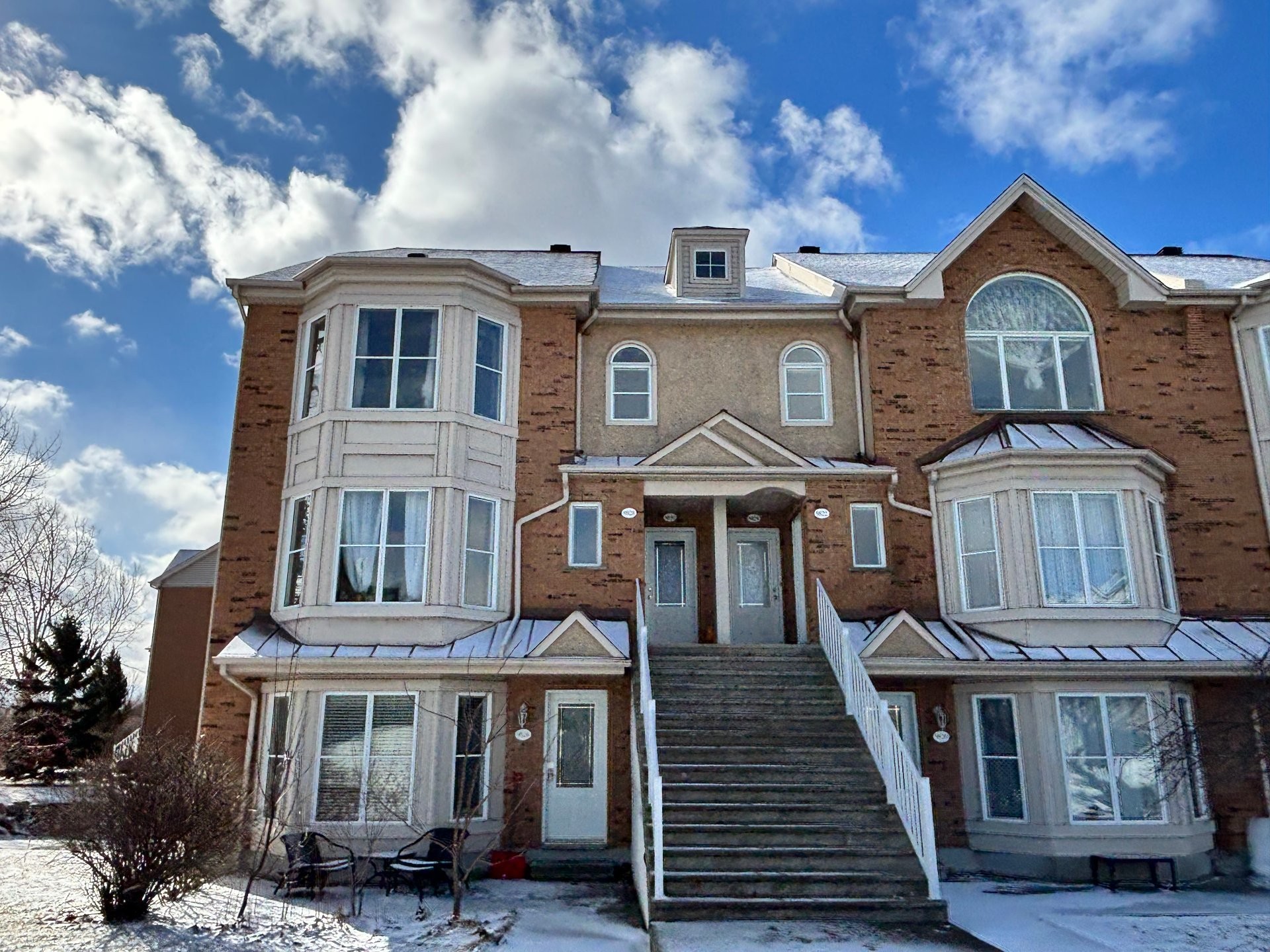 









9830


Rue Riverin

,
Brossard,




QC
J4X2Z3

