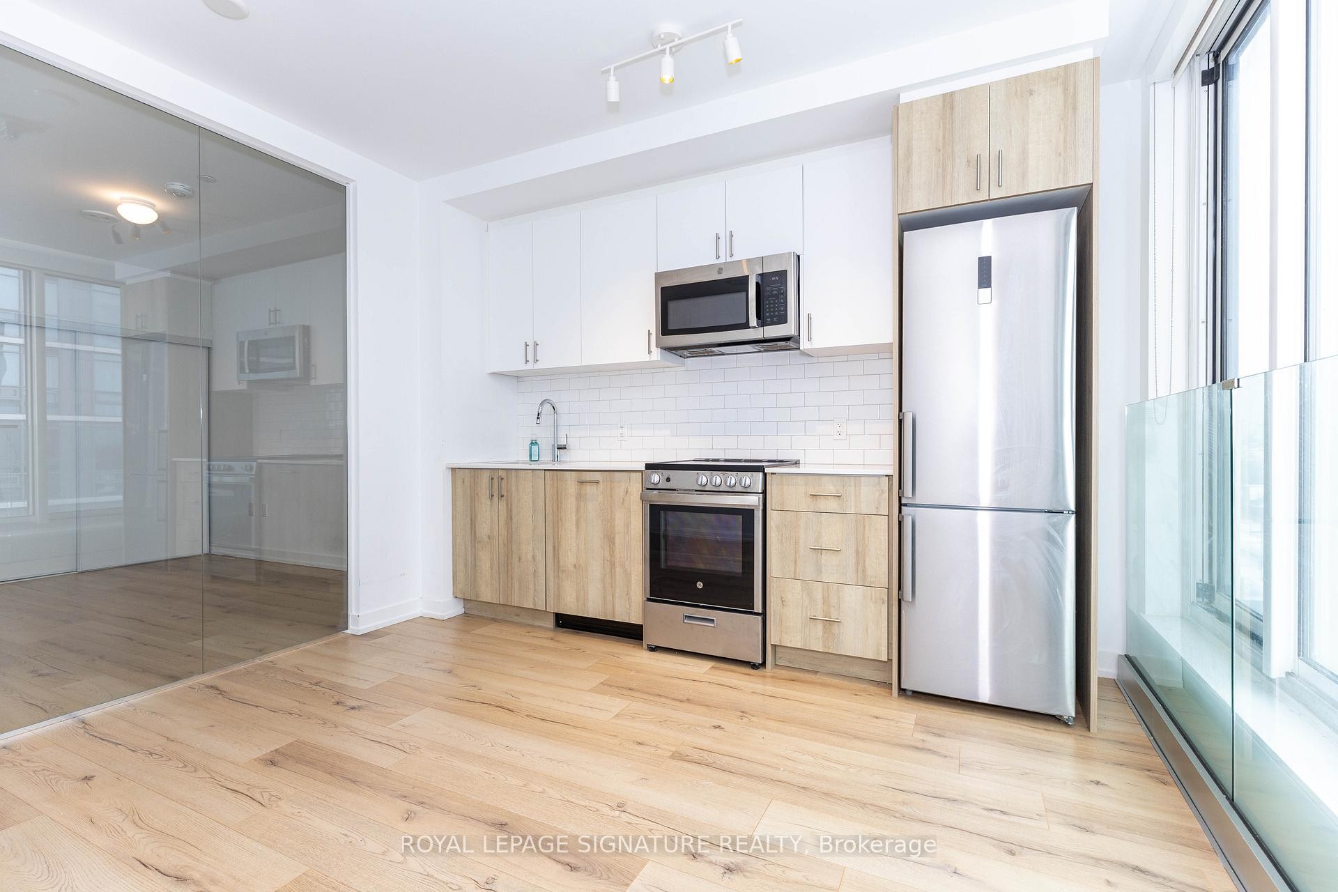 









1195


The Queensway

N/A, 610,
Toronto,




ON
M8Z 1R6

