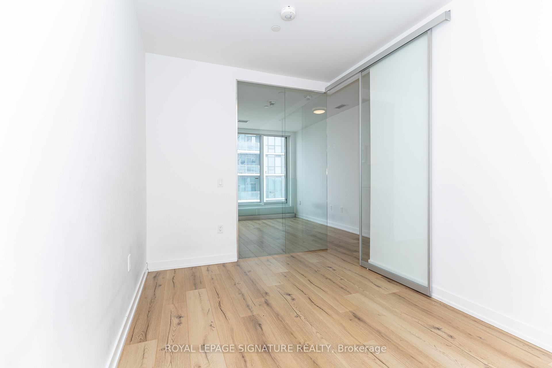 









1195


The Queensway

N/A, 610,
Toronto,




ON
M8Z 1R6

