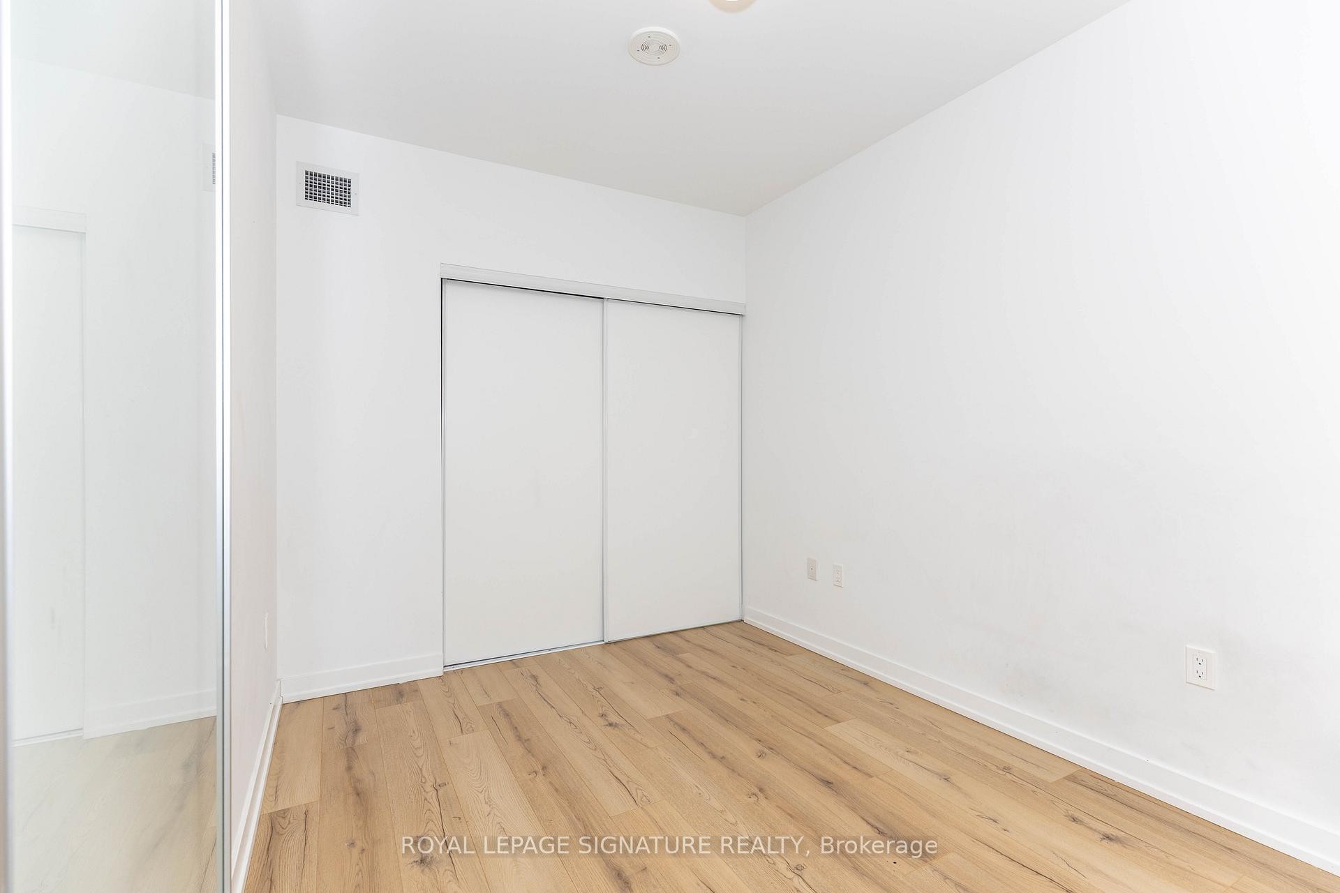 









1195


The Queensway

N/A, 610,
Toronto,




ON
M8Z 1R6

