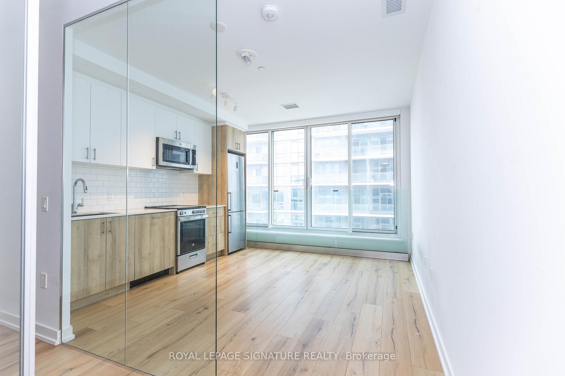 









1195


The Queensway

N/A, 610,
Toronto,




ON
M8Z 1R6

