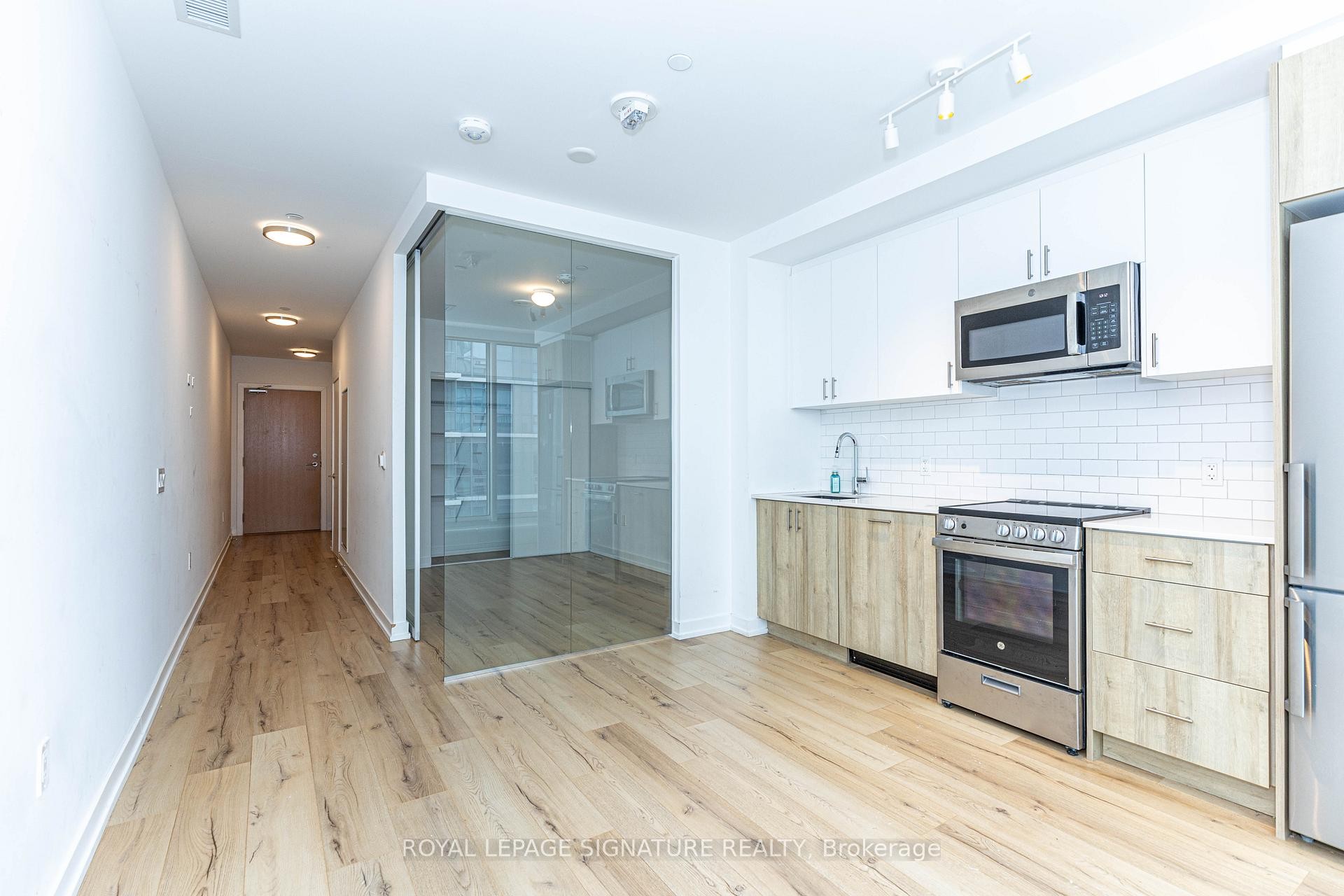 









1195


The Queensway

N/A, 610,
Toronto,




ON
M8Z 1R6

