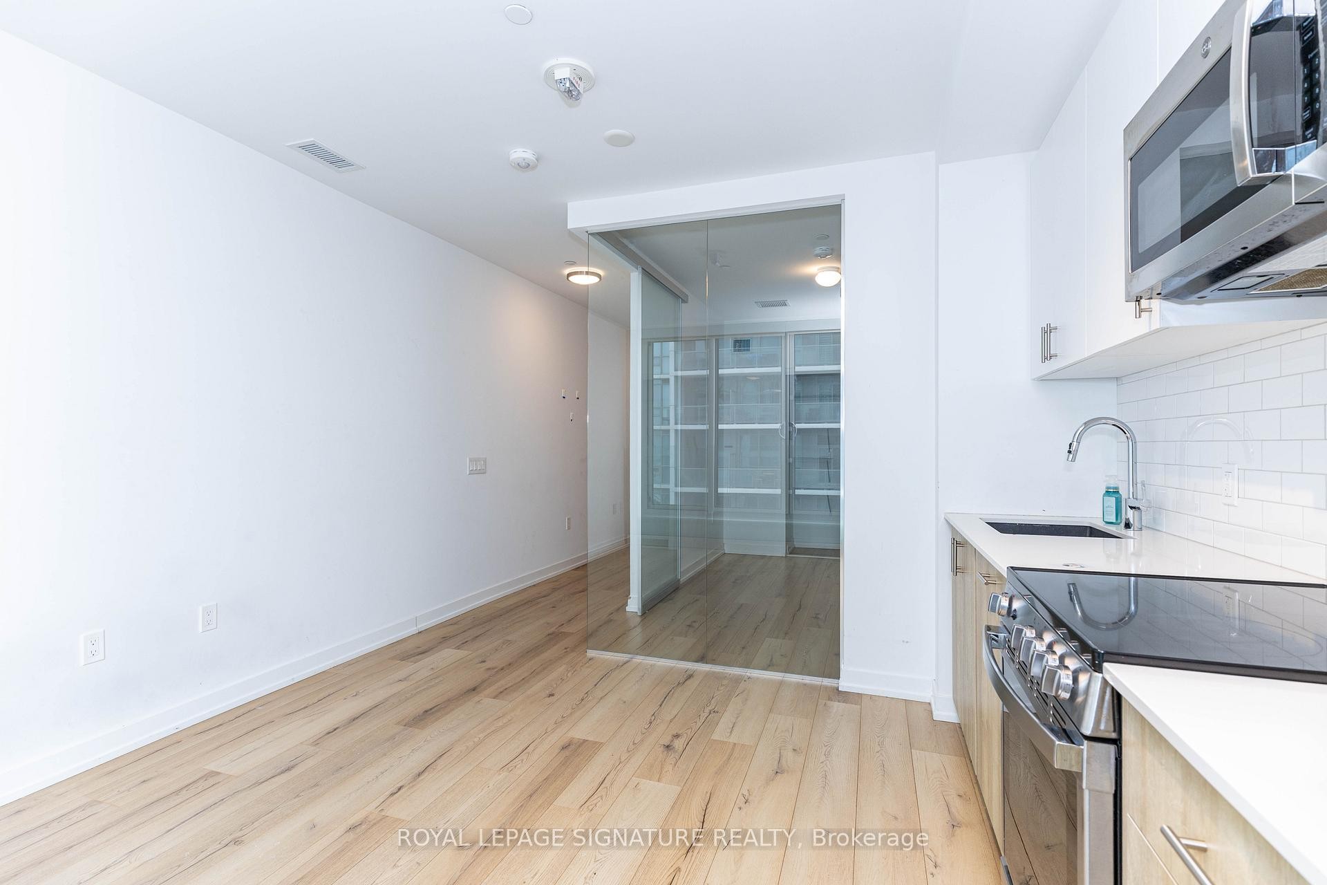 









1195


The Queensway

N/A, 610,
Toronto,




ON
M8Z 1R6

