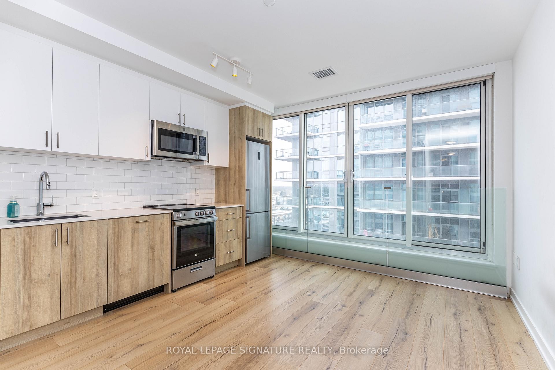 









1195


The Queensway

N/A, 610,
Toronto,




ON
M8Z 1R6

