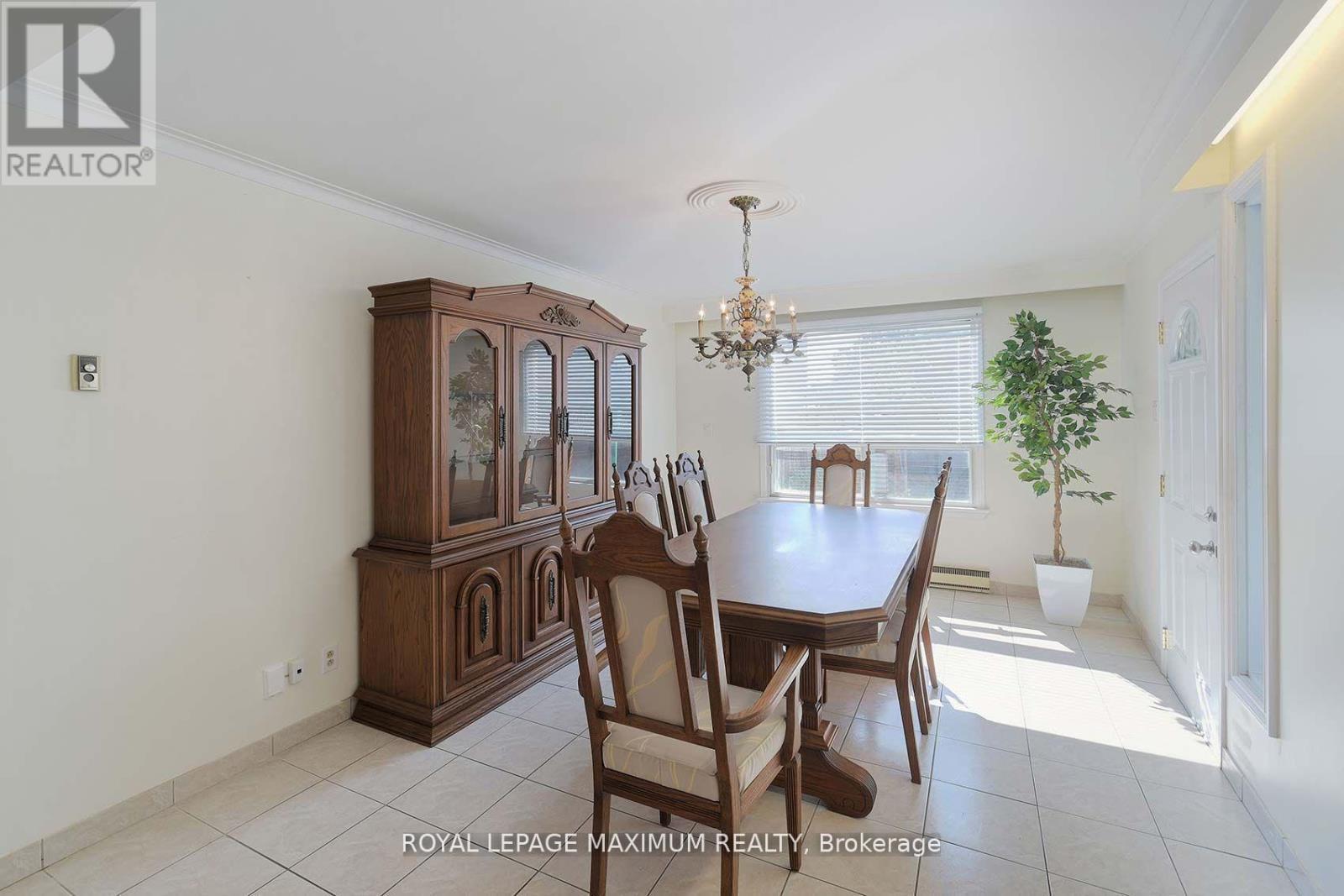 












245 BELGRAVIA AVENUE

,
Toronto,




Ontario
M6E2M9

