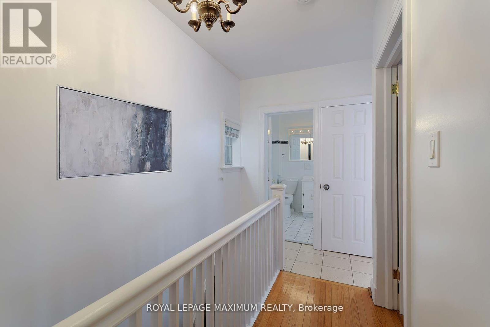












245 BELGRAVIA AVENUE

,
Toronto,




Ontario
M6E2M9

