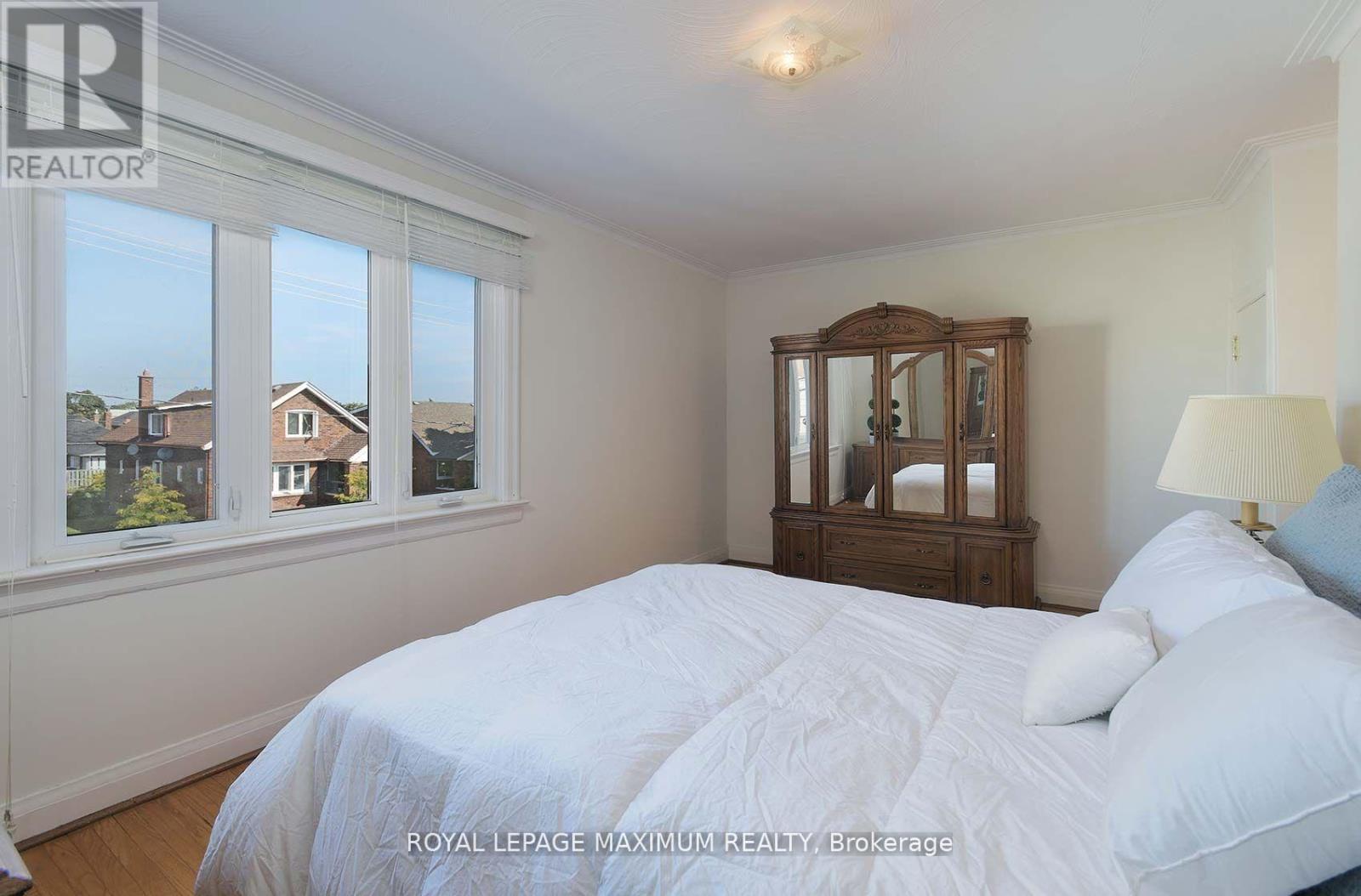 












245 BELGRAVIA AVENUE

,
Toronto,




Ontario
M6E2M9

