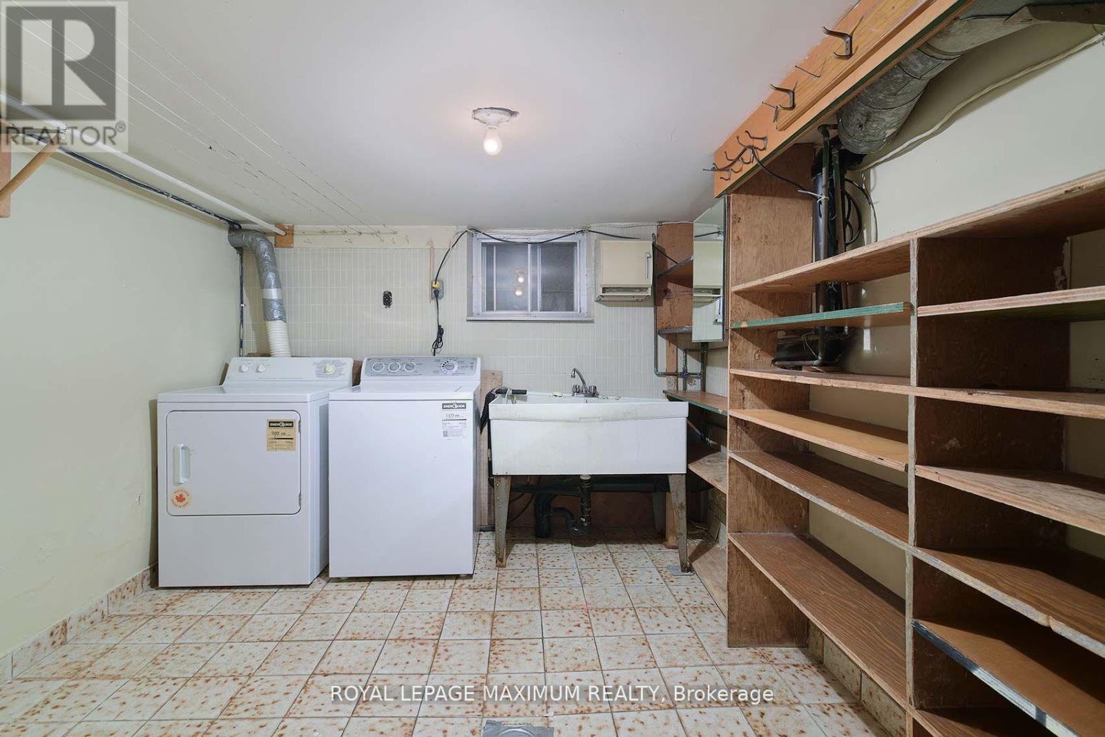 












245 BELGRAVIA AVENUE

,
Toronto,




Ontario
M6E2M9

