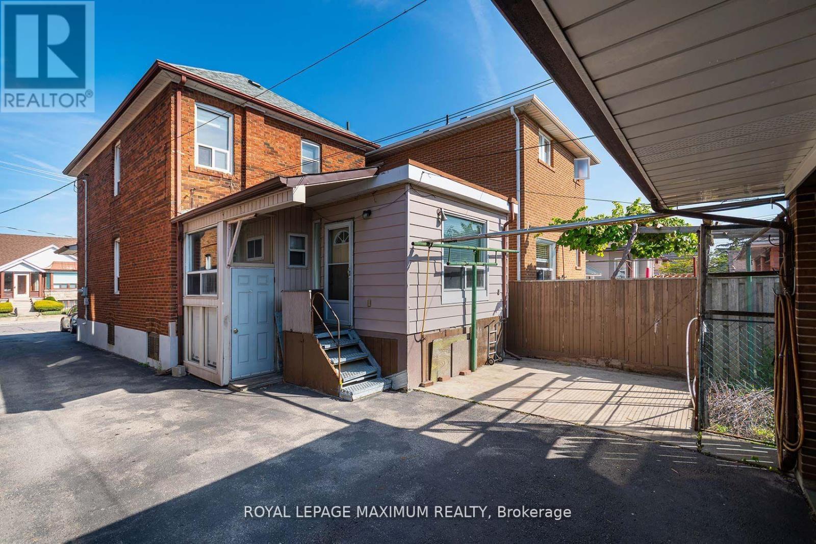 












245 BELGRAVIA AVENUE

,
Toronto,




Ontario
M6E2M9

