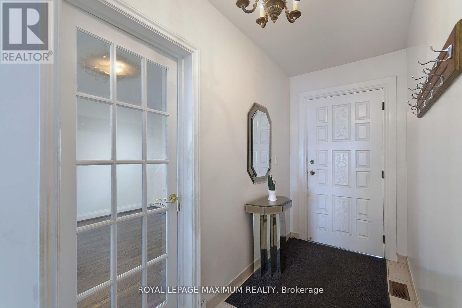 












245 BELGRAVIA AVENUE

,
Toronto,




Ontario
M6E2M9

