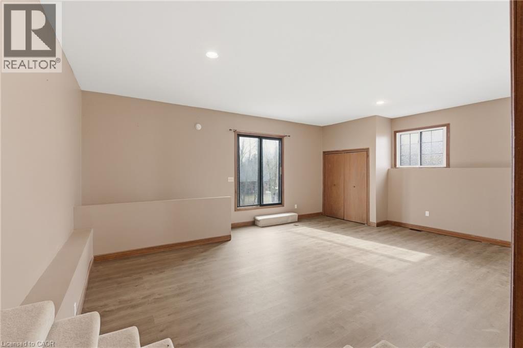












211 CANBOROUGH Street

,
Smithville,




Ontario
L0R2A0

