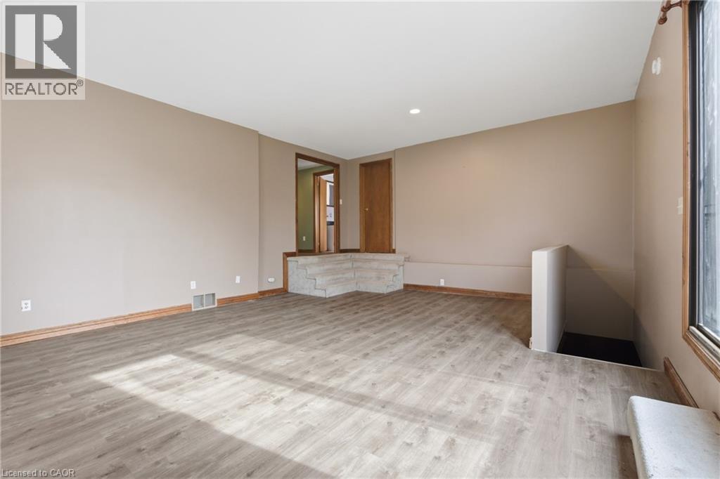 












211 CANBOROUGH Street

,
Smithville,




Ontario
L0R2A0


