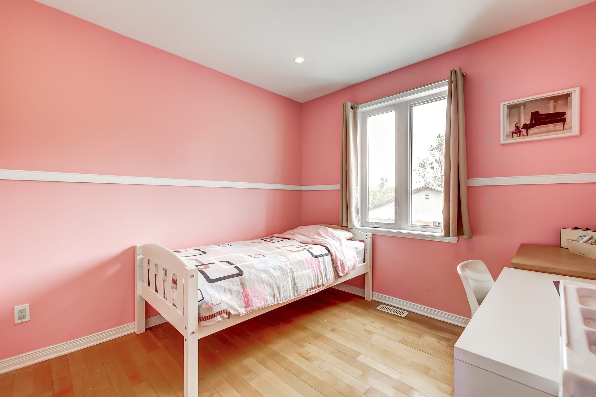 









3756


Ch. de la Côte-de-Liesse

,
Mont-Royal,




QC
H4N2P5

