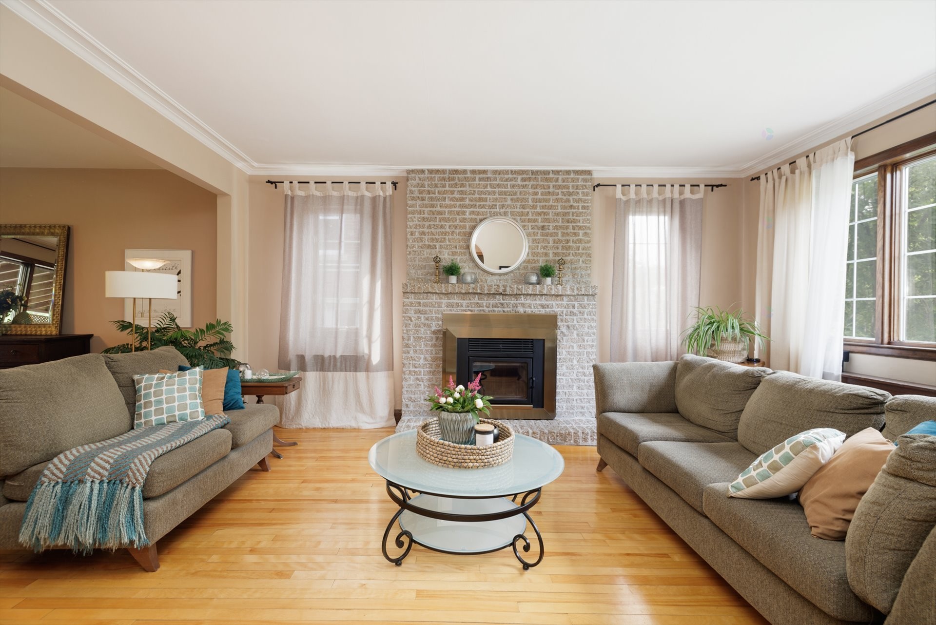









19


Av. de l'Église

,
Pointe-Claire,




QC
H9S5J1

