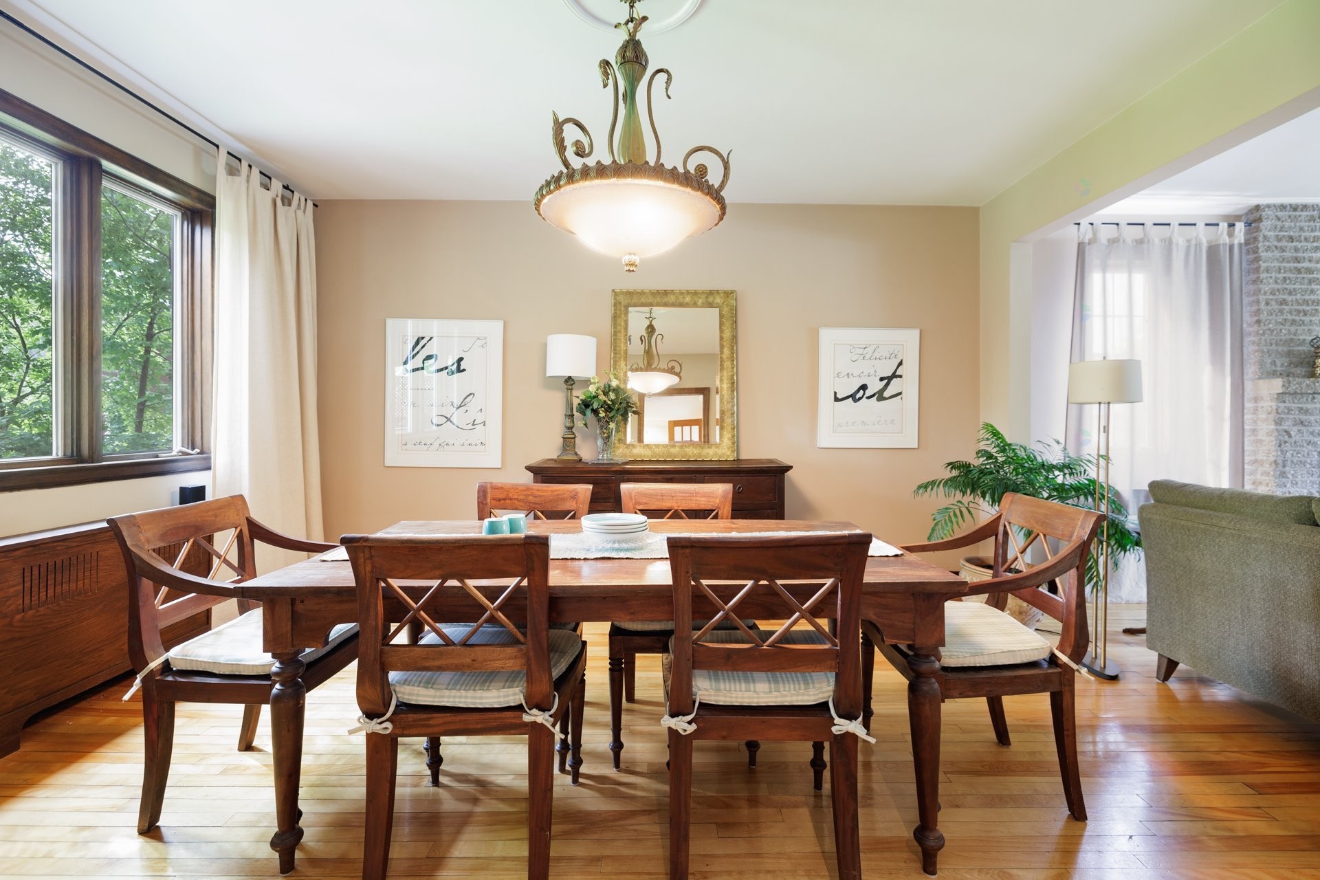 









19


Av. de l'Église

,
Pointe-Claire,




QC
H9S5J1

