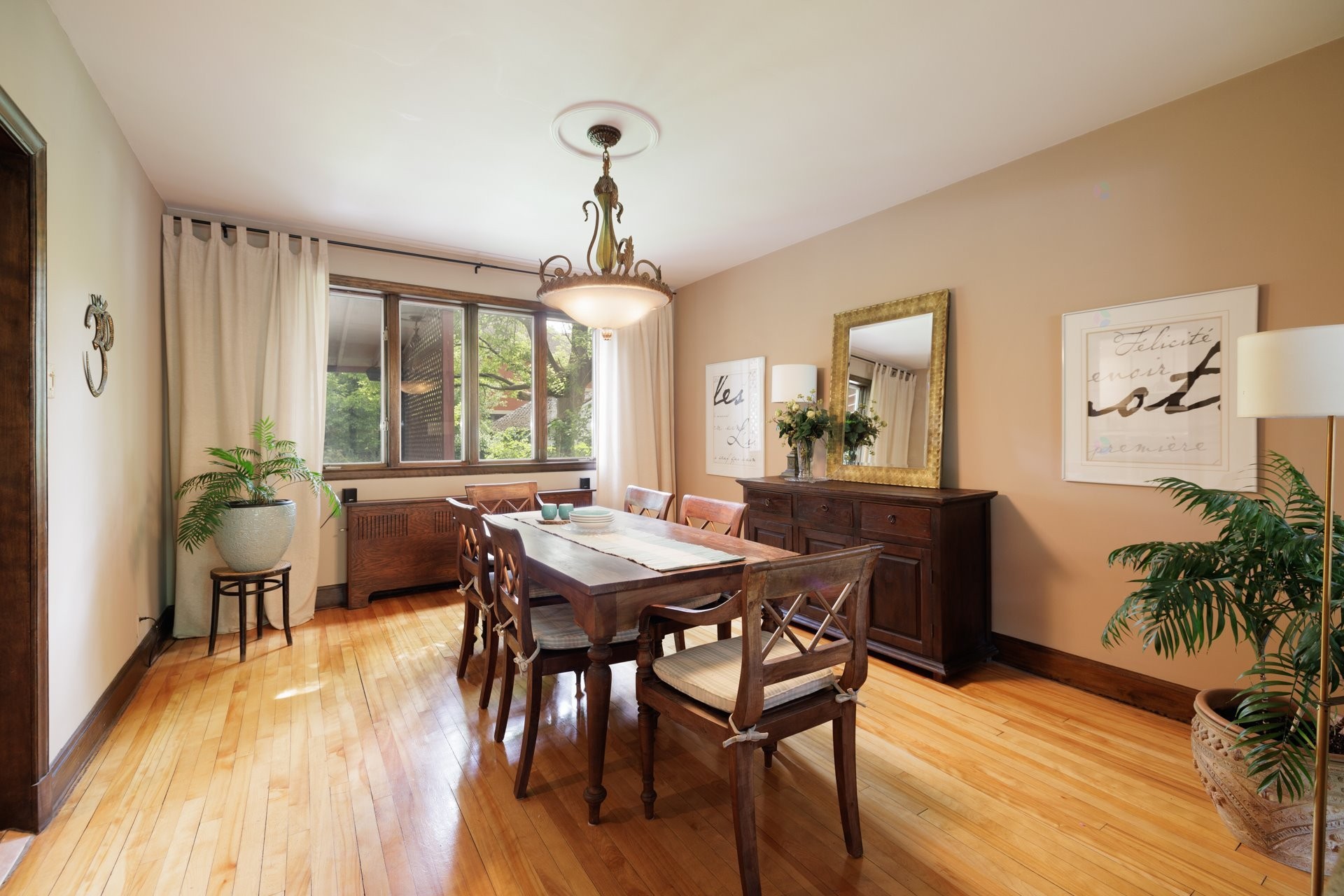 









19


Av. de l'Église

,
Pointe-Claire,




QC
H9S5J1

