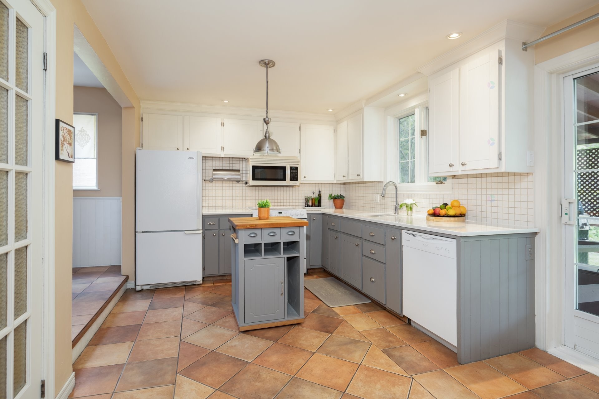 









19


Av. de l'Église

,
Pointe-Claire,




QC
H9S5J1

