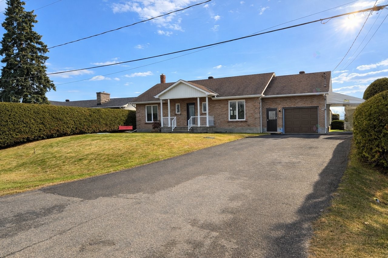









1272


Rue des Laurentides

,
Gatineau (Masson-Angers),




QC
J8M1L4

