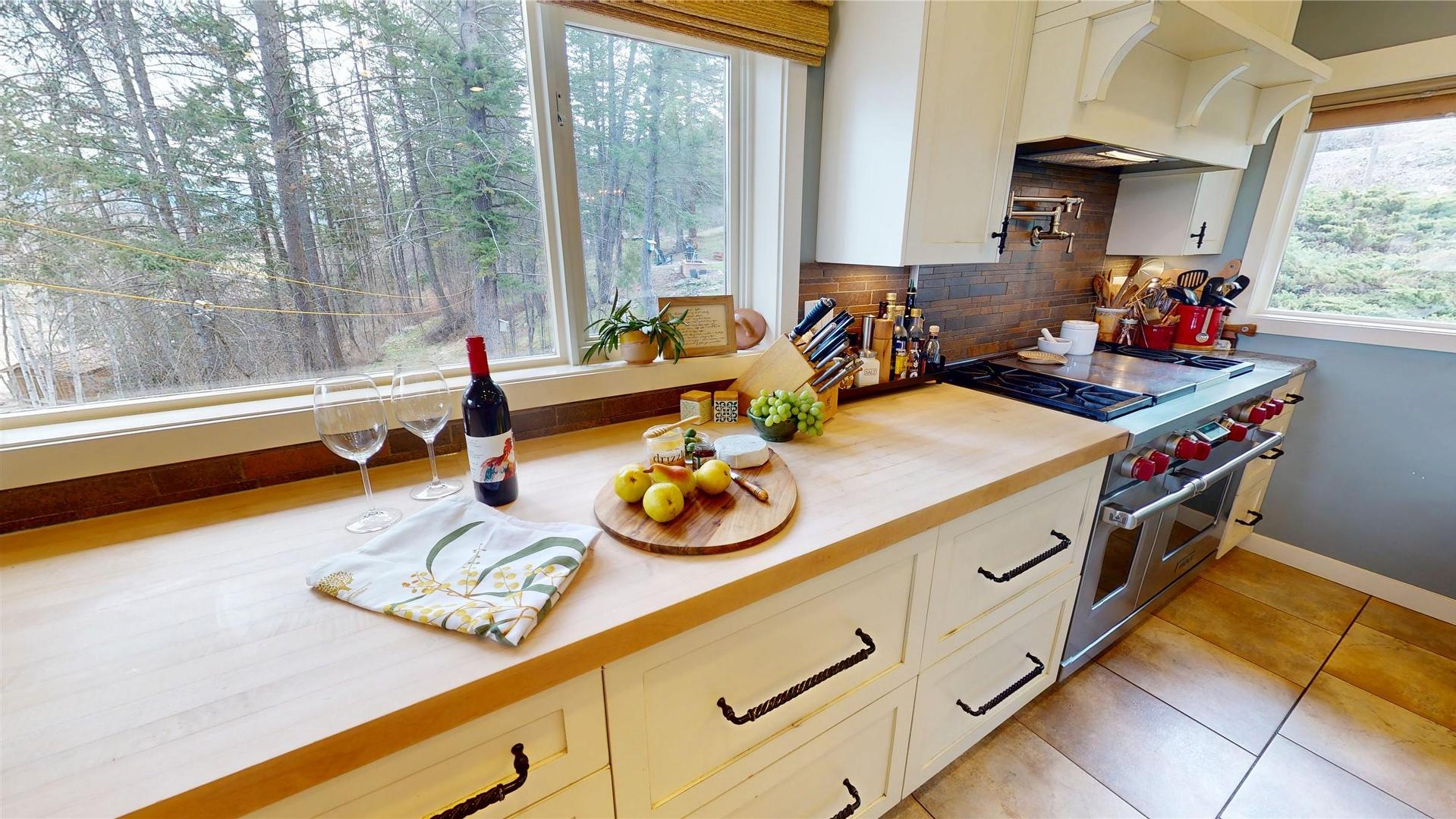 









8875


Colony

Road,
Wardner,




BC
V0B 2J0

