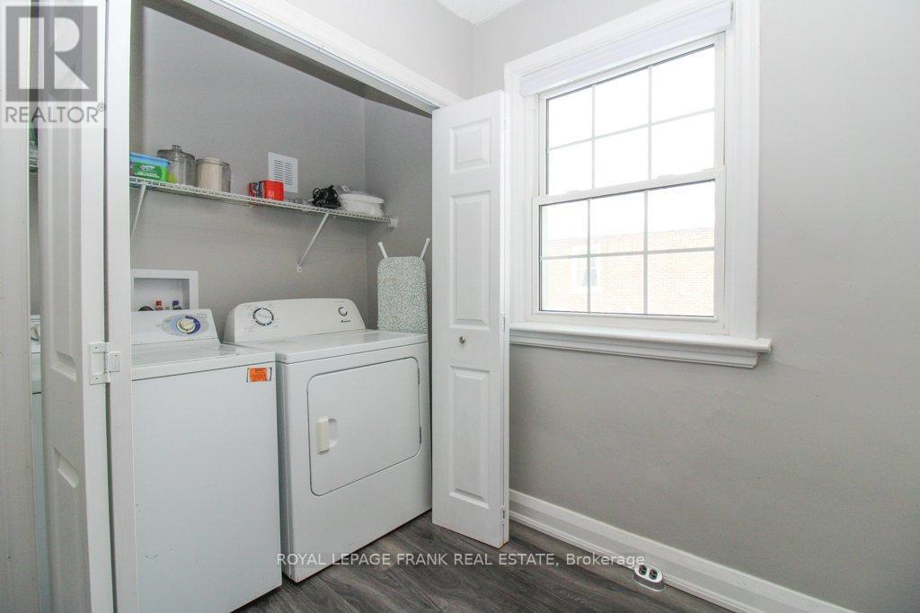 












129 ARTHUR AVENUE

,
Peterborough (Otonabee Ward 1),




Ontario
K9J5X7

