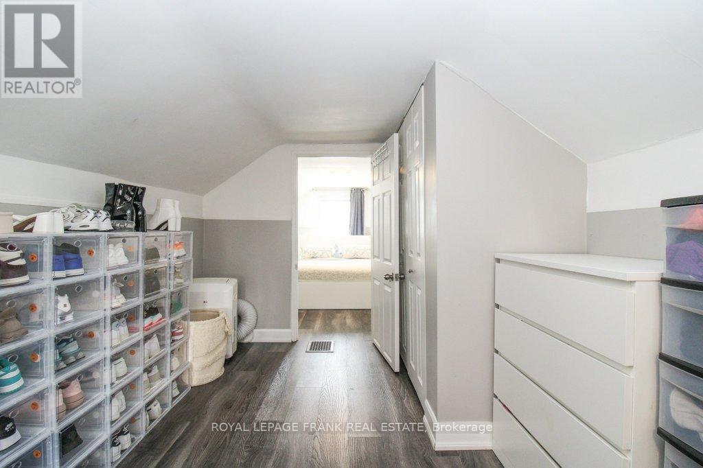 












129 ARTHUR AVENUE

,
Peterborough (Otonabee Ward 1),




Ontario
K9J5X7

