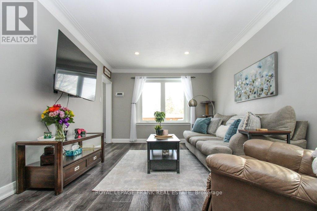 












129 ARTHUR AVENUE

,
Peterborough (Otonabee Ward 1),




Ontario
K9J5X7

