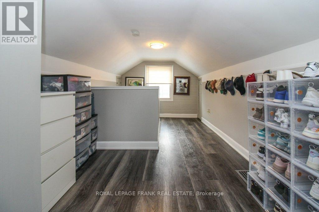 












129 ARTHUR AVENUE

,
Peterborough (Otonabee Ward 1),




Ontario
K9J5X7

