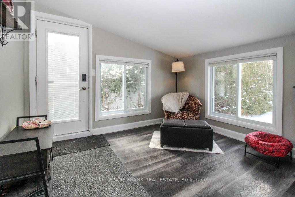 












129 ARTHUR AVENUE

,
Peterborough (Otonabee Ward 1),




Ontario
K9J5X7

