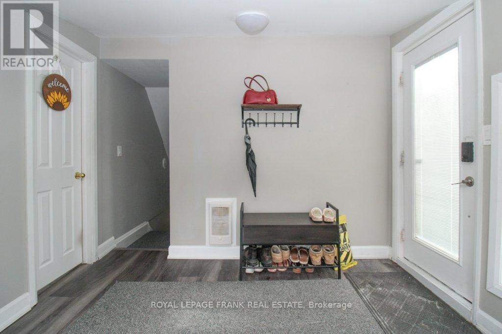 












129 ARTHUR AVENUE

,
Peterborough (Otonabee Ward 1),




Ontario
K9J5X7

