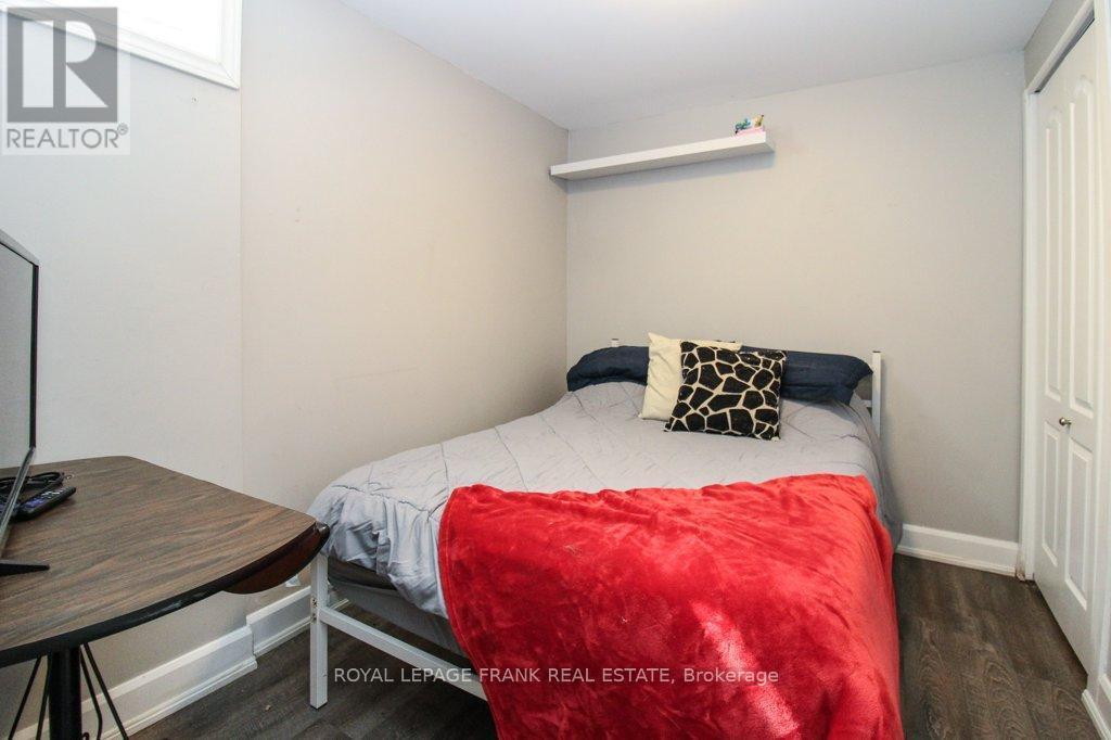 












129 ARTHUR AVENUE

,
Peterborough (Otonabee Ward 1),




Ontario
K9J5X7

