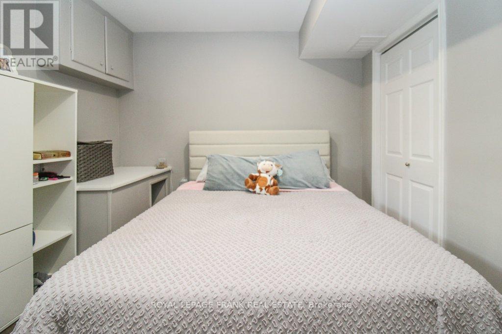 












129 ARTHUR AVENUE

,
Peterborough (Otonabee Ward 1),




Ontario
K9J5X7

