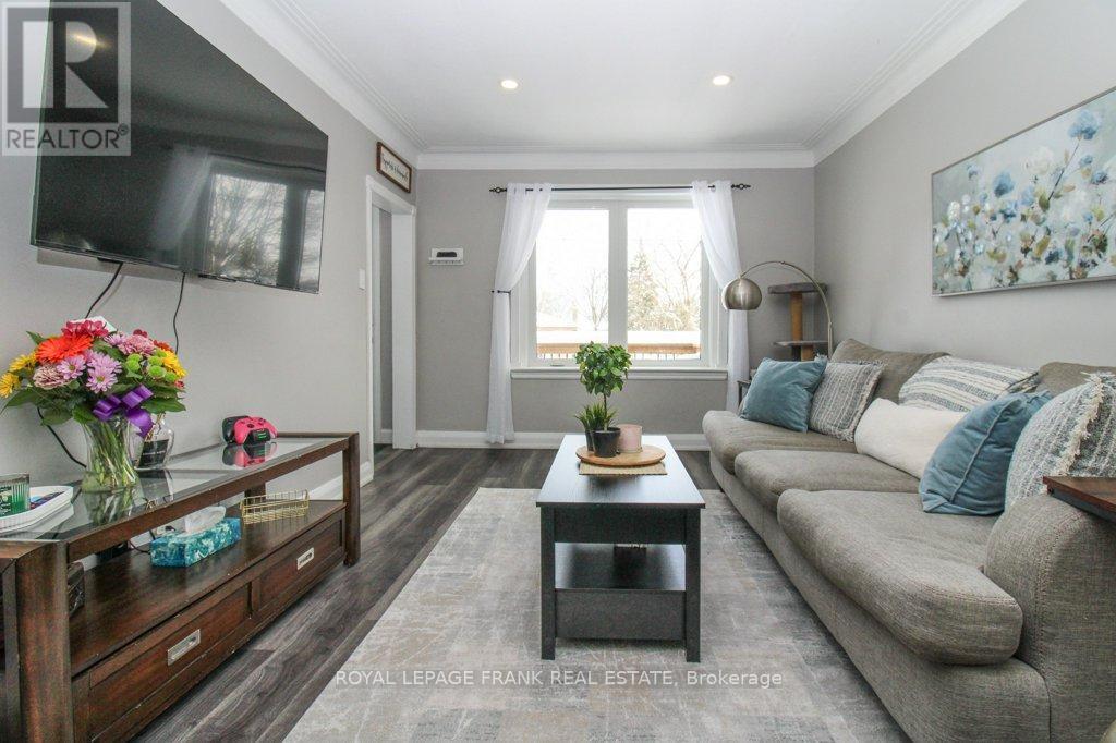 












129 ARTHUR AVENUE

,
Peterborough (Otonabee Ward 1),




Ontario
K9J5X7

