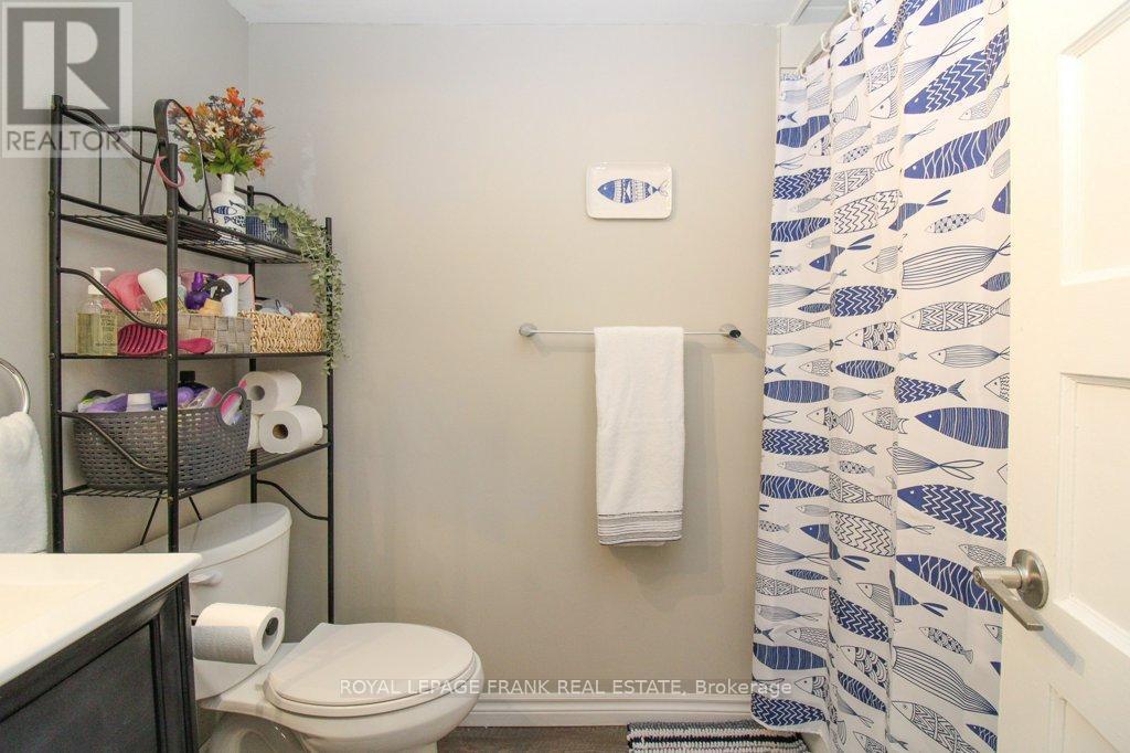 












129 ARTHUR AVENUE

,
Peterborough (Otonabee Ward 1),




Ontario
K9J5X7

