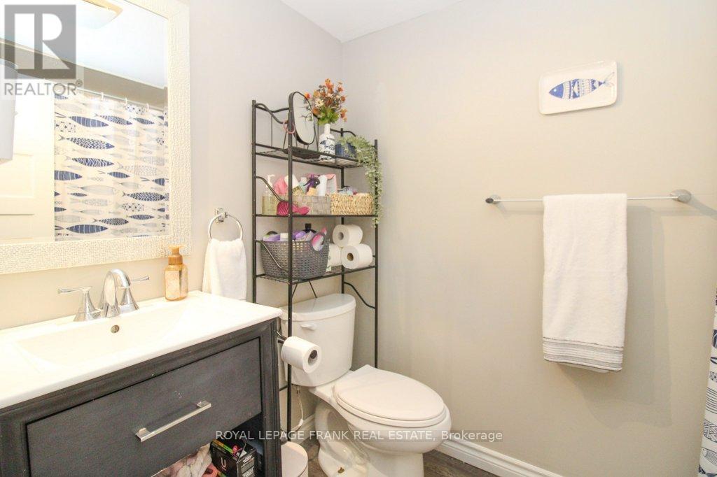 












129 ARTHUR AVENUE

,
Peterborough (Otonabee Ward 1),




Ontario
K9J5X7

