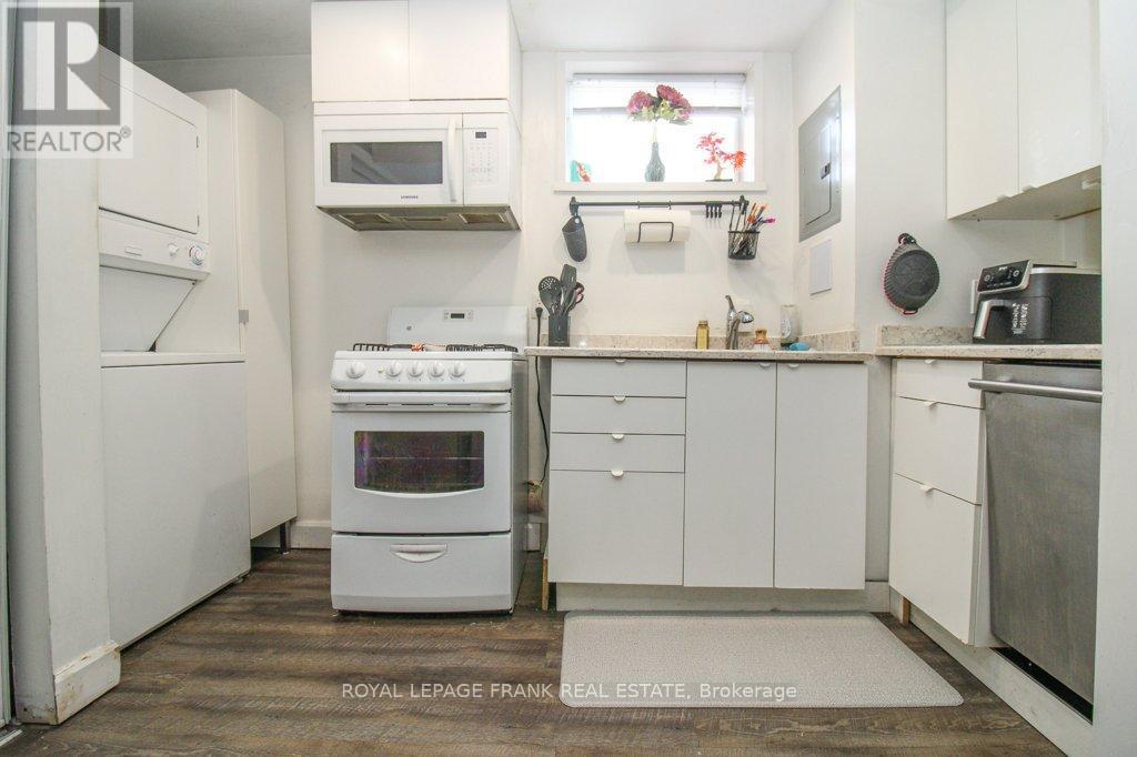 












129 ARTHUR AVENUE

,
Peterborough (Otonabee Ward 1),




Ontario
K9J5X7

