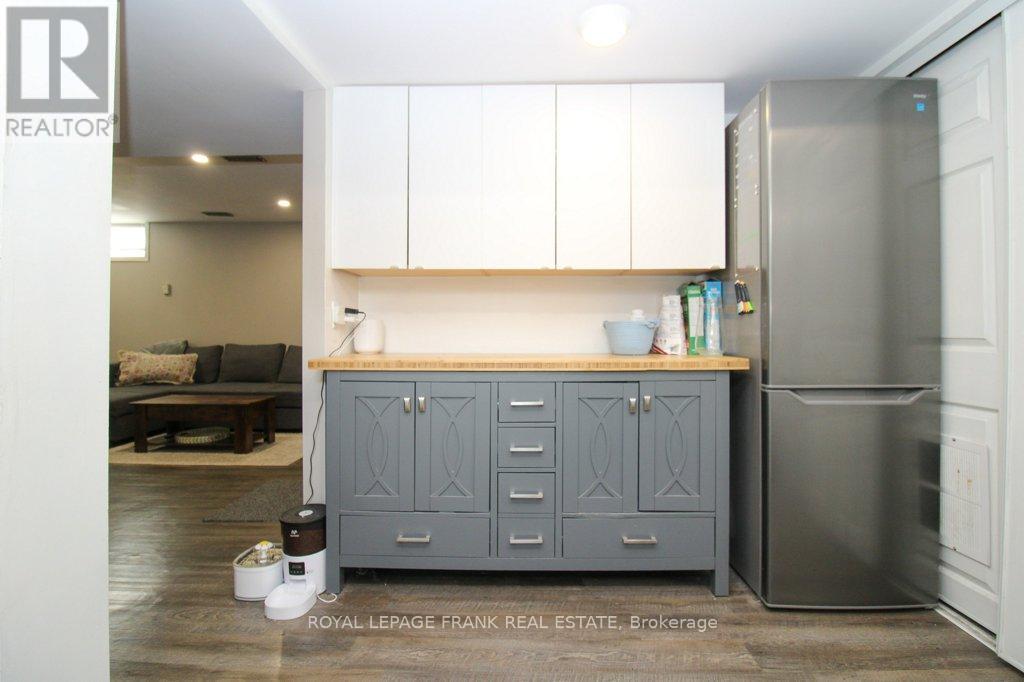 












129 ARTHUR AVENUE

,
Peterborough (Otonabee Ward 1),




Ontario
K9J5X7

