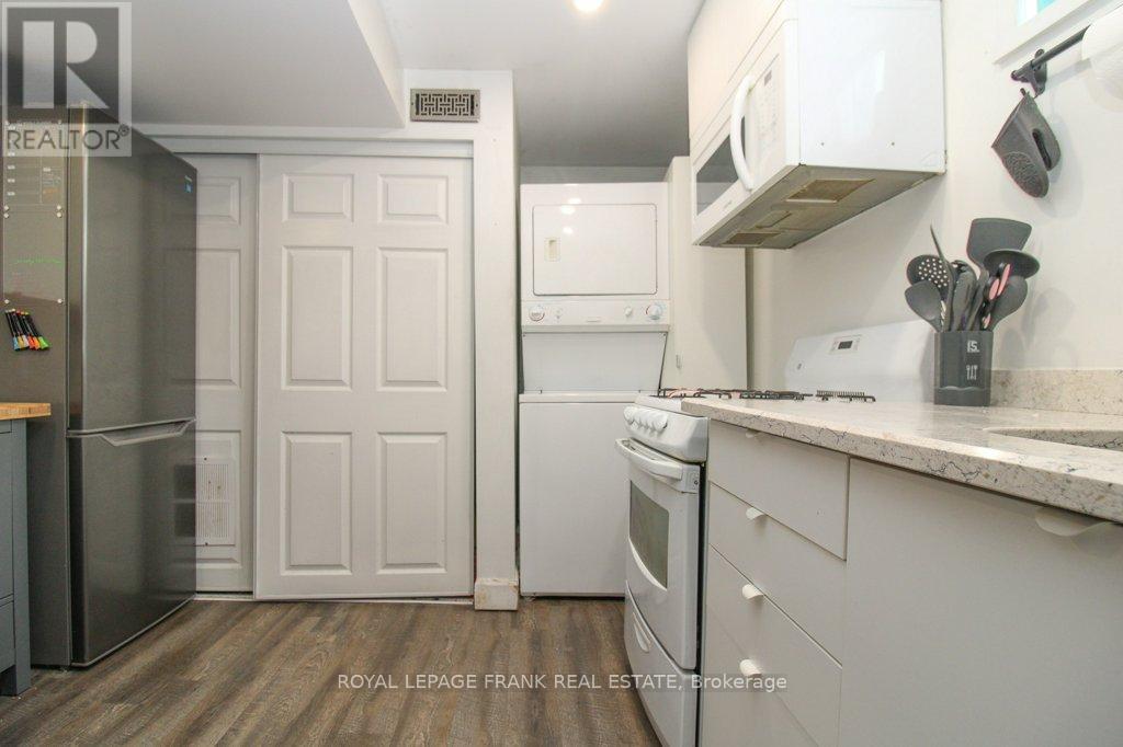 












129 ARTHUR AVENUE

,
Peterborough (Otonabee Ward 1),




Ontario
K9J5X7

