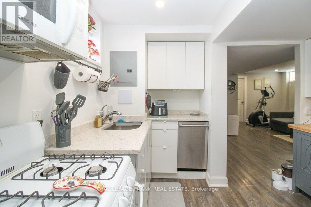 












129 ARTHUR AVENUE

,
Peterborough (Otonabee Ward 1),




Ontario
K9J5X7

