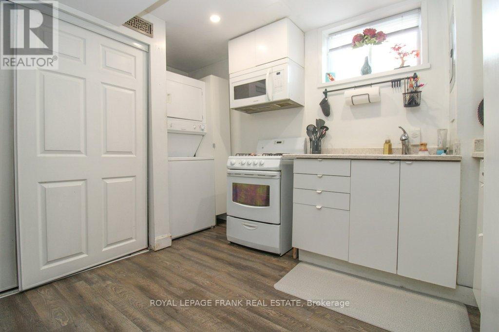 












129 ARTHUR AVENUE

,
Peterborough (Otonabee Ward 1),




Ontario
K9J5X7

