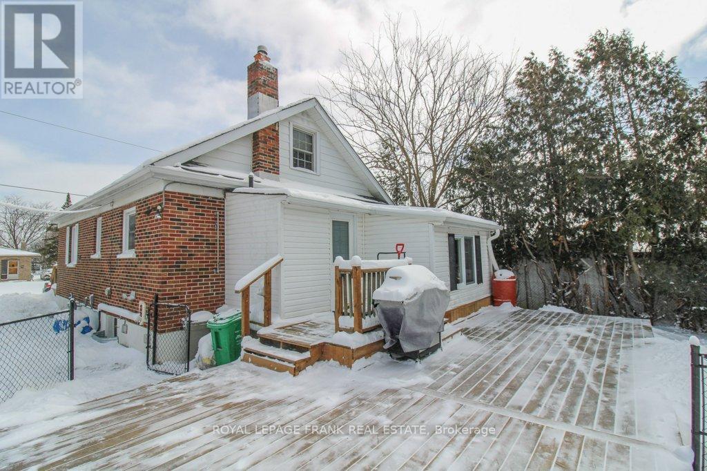 












129 ARTHUR AVENUE

,
Peterborough (Otonabee Ward 1),




Ontario
K9J5X7

