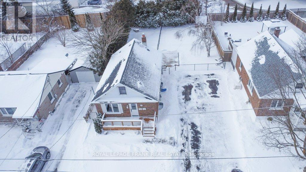 












129 ARTHUR AVENUE

,
Peterborough (Otonabee Ward 1),




Ontario
K9J5X7


