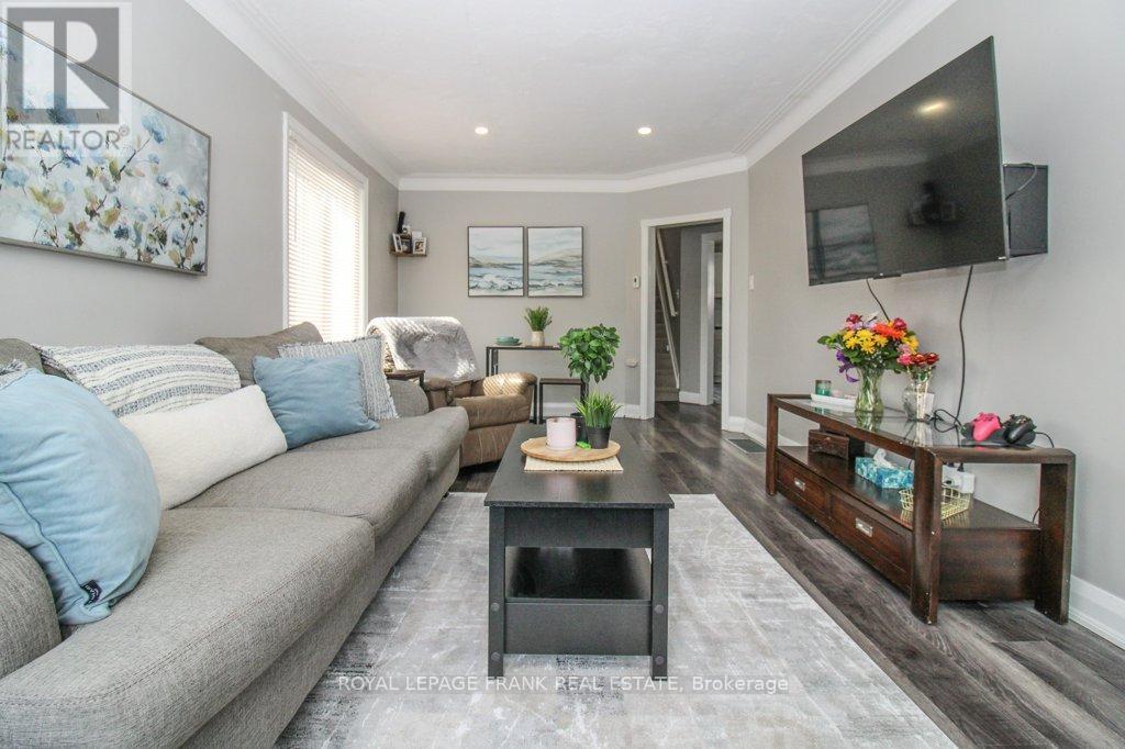 












129 ARTHUR AVENUE

,
Peterborough (Otonabee Ward 1),




Ontario
K9J5X7

