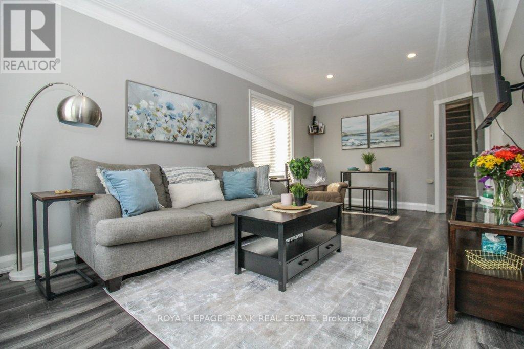 












129 ARTHUR AVENUE

,
Peterborough (Otonabee Ward 1),




Ontario
K9J5X7

