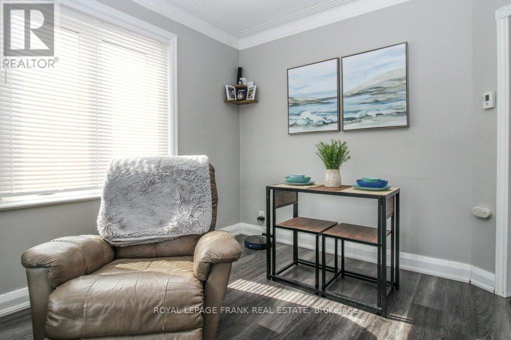 












129 ARTHUR AVENUE

,
Peterborough (Otonabee Ward 1),




Ontario
K9J5X7

