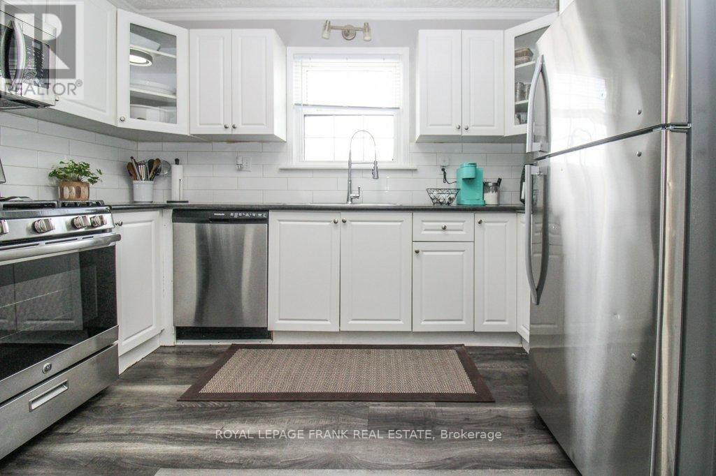 












129 ARTHUR AVENUE

,
Peterborough (Otonabee Ward 1),




Ontario
K9J5X7

